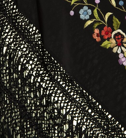 Mantón de Manila bordado a mano de seda natural MD78E - Imagen 3