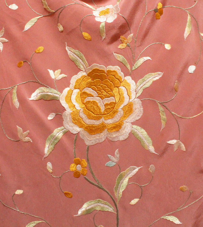 Mantón de Manila bordado a mano de seda natural MD104E - Imagen 2