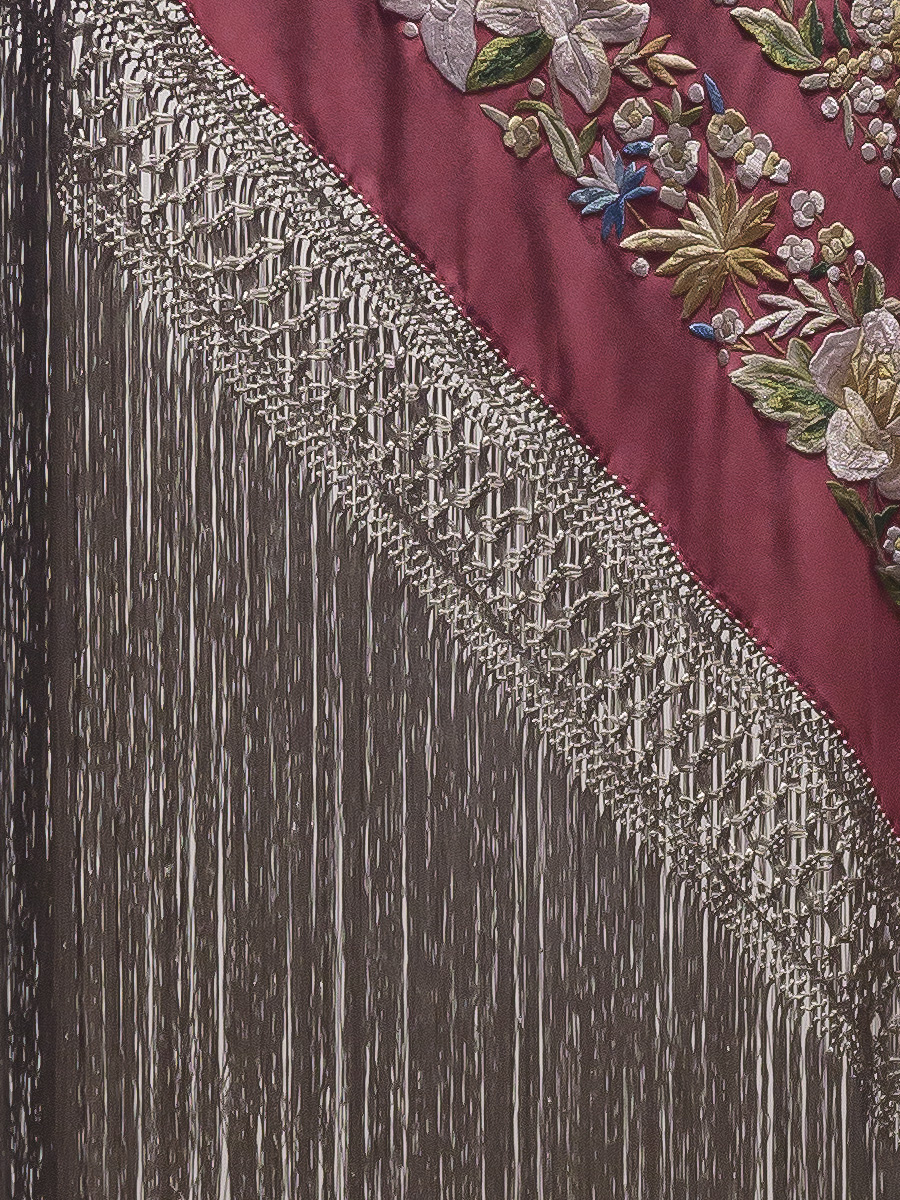 Mantón de Manila bordado a mano de seda natural G363M - Imagen 3