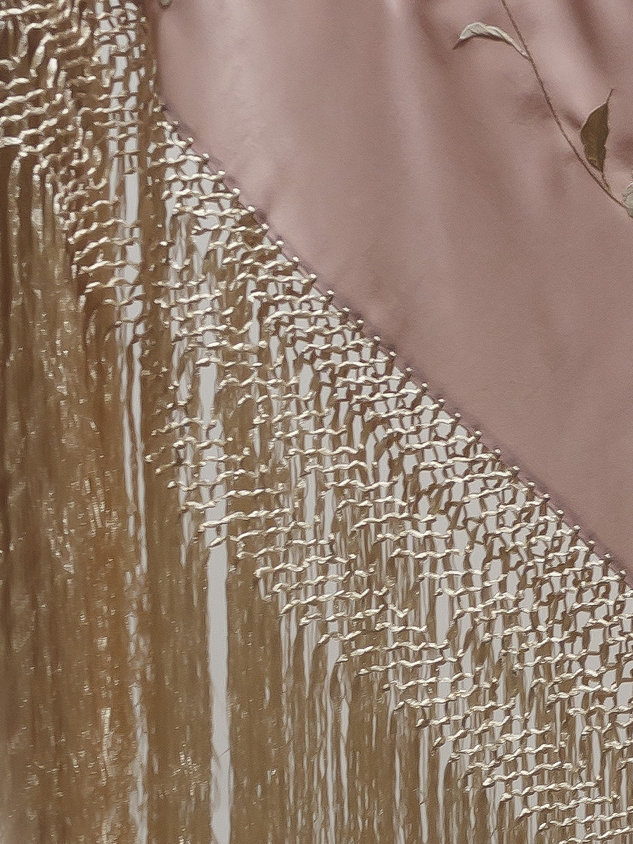 Mantón de Manila bordado a mano de seda natural MD162 rosas - Imagen 3