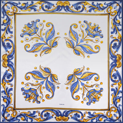 Pañuelo de seda estampado cerámica coronas tricolor