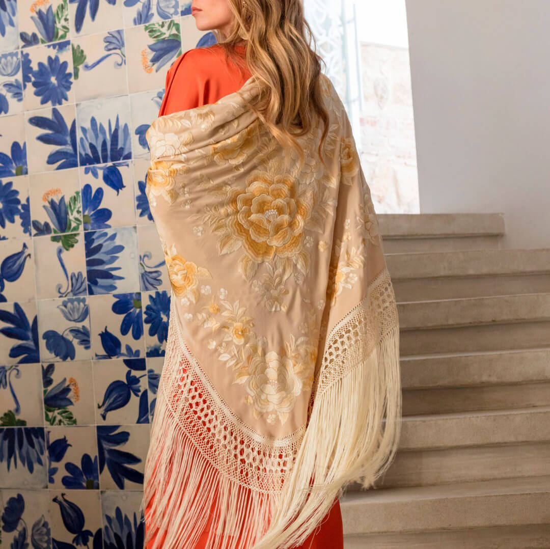 Mantón de Manila beige