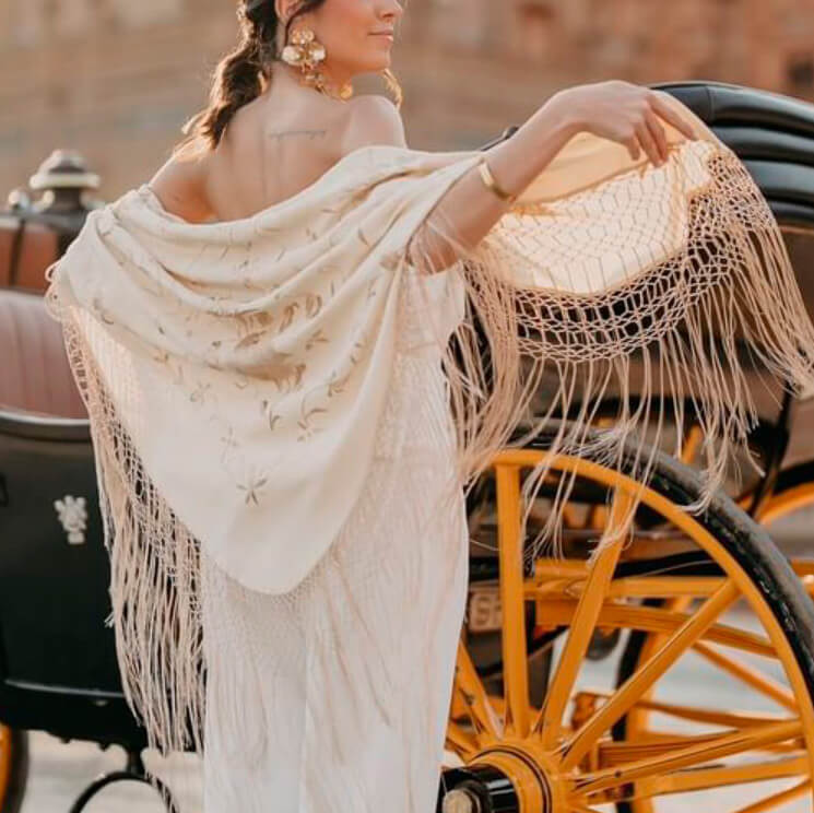 Mantón de Manila blanco